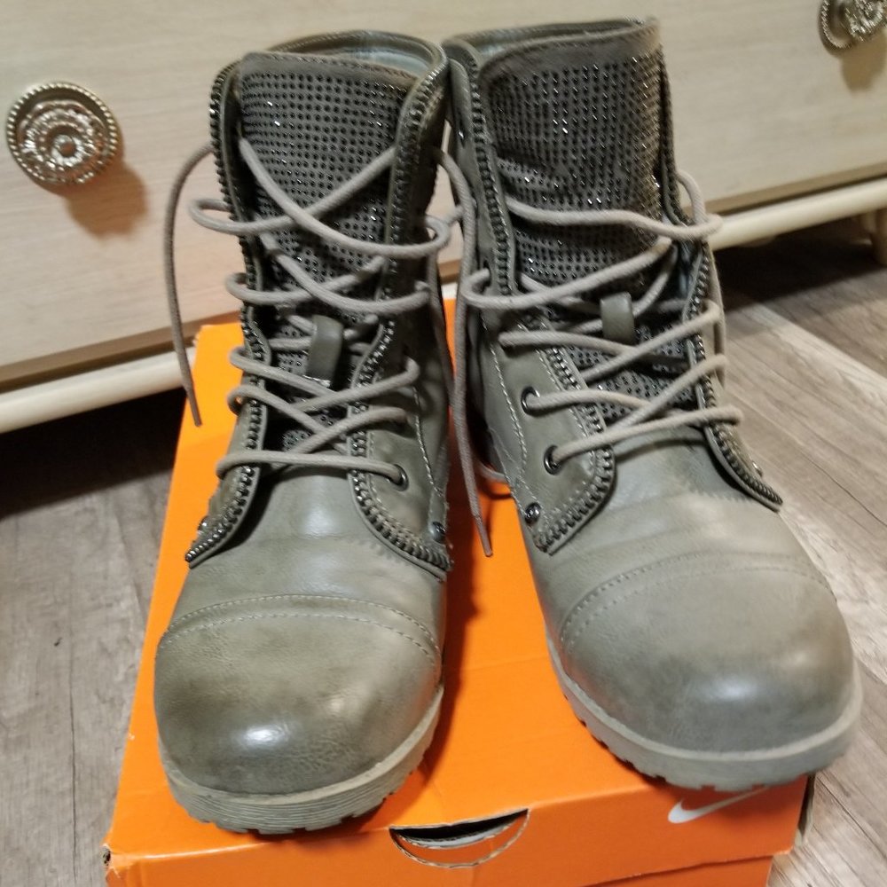 G by Guess ankle boots